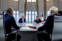 Macron refuta a Trump y subraya que el G7 es un grupo informal y el mandato para negociar con Irán, también