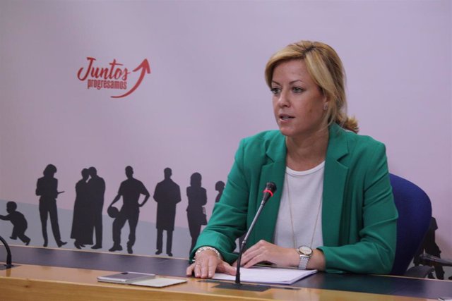 La portavoz del PSOE, Ana Isabel Abengózar, en rueda de prensa