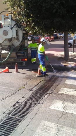 El Ayuntamiento de Jaén refuerza la limpieza de imbornales en zonas claves de la ciudad