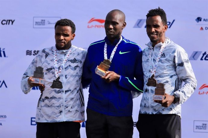 El keniano Duncan Maiyo, campeón en el maratón de México