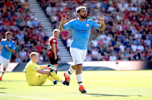 El 'Kun' Agüero celebra su doblete con el Manchester City