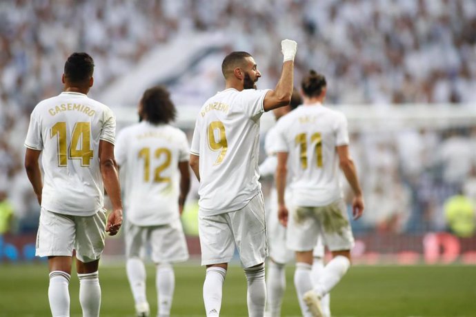 Karim Benzema celebra su gol al Valladolid