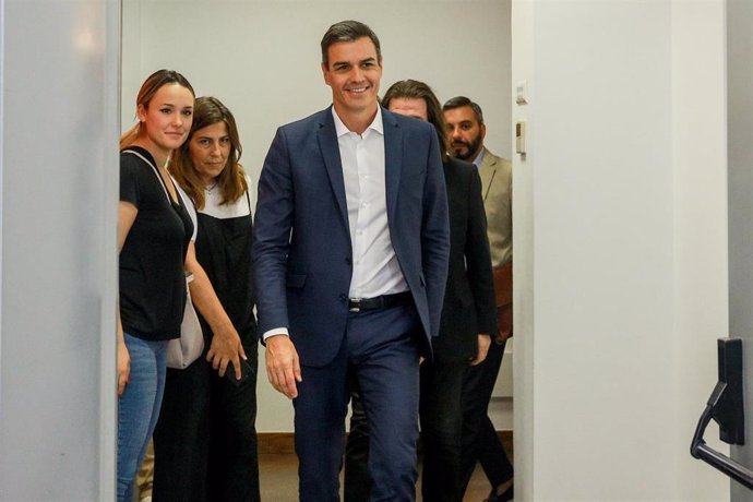 El secretario general del Partido Socialista y presidente del Gobierno en funciones, Pedro Sánchez, llega a una reunión con representantes de diversos sectores culturales el pasado 8 de agosto