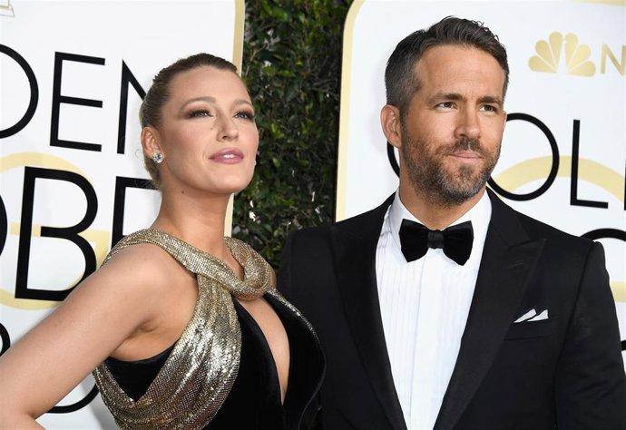 Blake Lively y Ryan Reynolds en los Globos de Oro