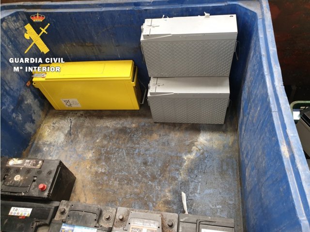 Baterías intervenidas al detenido por la sustracción de este material en un repetidor de Milagros (Burgos).