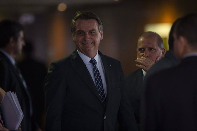 Brasil/Francia.- Bolsonaro jalea un comentario despectivo contra la mujer de Mac