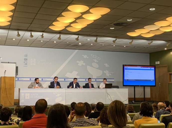 El conselleiro do Medio Rural, José González, ha presentado este lunes a alcaldes la aplicación informática 'Xesbío'.