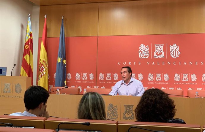 El portavoz de Economía del PP en Les Corts Valencianes, Rubén Ibáñez, en rueda de prensa