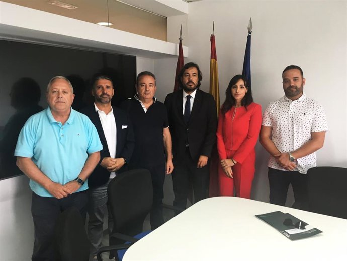 Reunión para negociar el convenio laboral de hostelería. De izquierda a derecha, el secretario general de la Unión General de Trabajadores (UGT) en la Región, Antonio Jiménez; el presidente de la Federación de Empresarios de Hostelería y Turismo