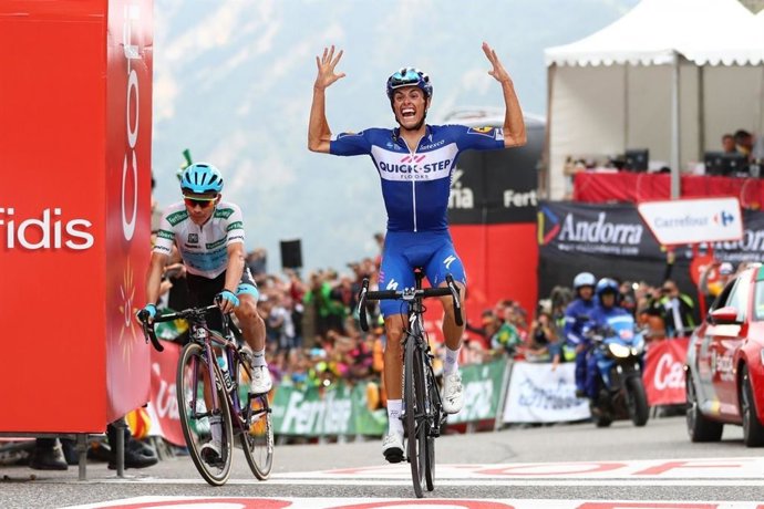 El ciclista español Enric Mas (Quick-Step Floors), tras ganar una etapa en la Vuelta a España 2018.