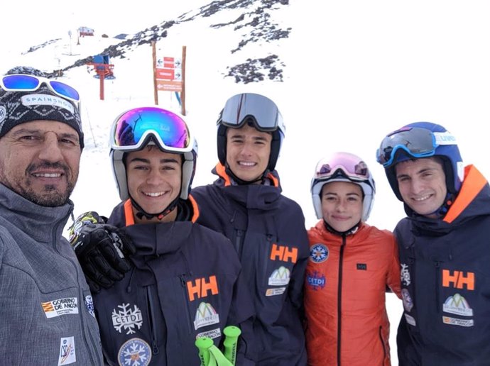 El grupo de esquí alpino de CETDI Aragón entrena en la estación chilena de Nevad