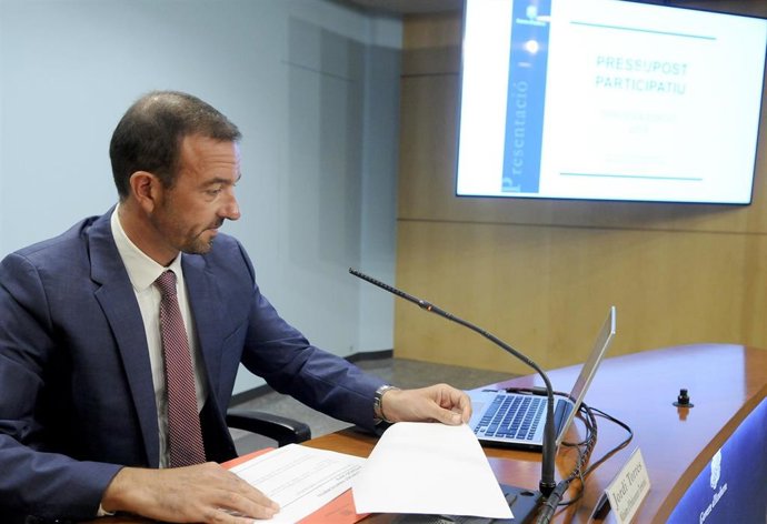 El ministro Jordi Torres durante la presentación de la tercera edición de los presupuestos participativos que ha hecho esta mañana