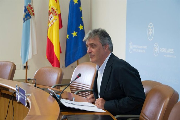 El portavoz parlamentario del PPdeG, Pedro Puy, en rueda de prensa.