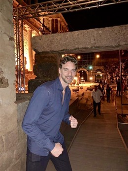 Pau Gasol en el Teatro Romano de Mérida para asistir a la representación de "Tito Andrónico" dentro del Festival de Teatro de Mérida