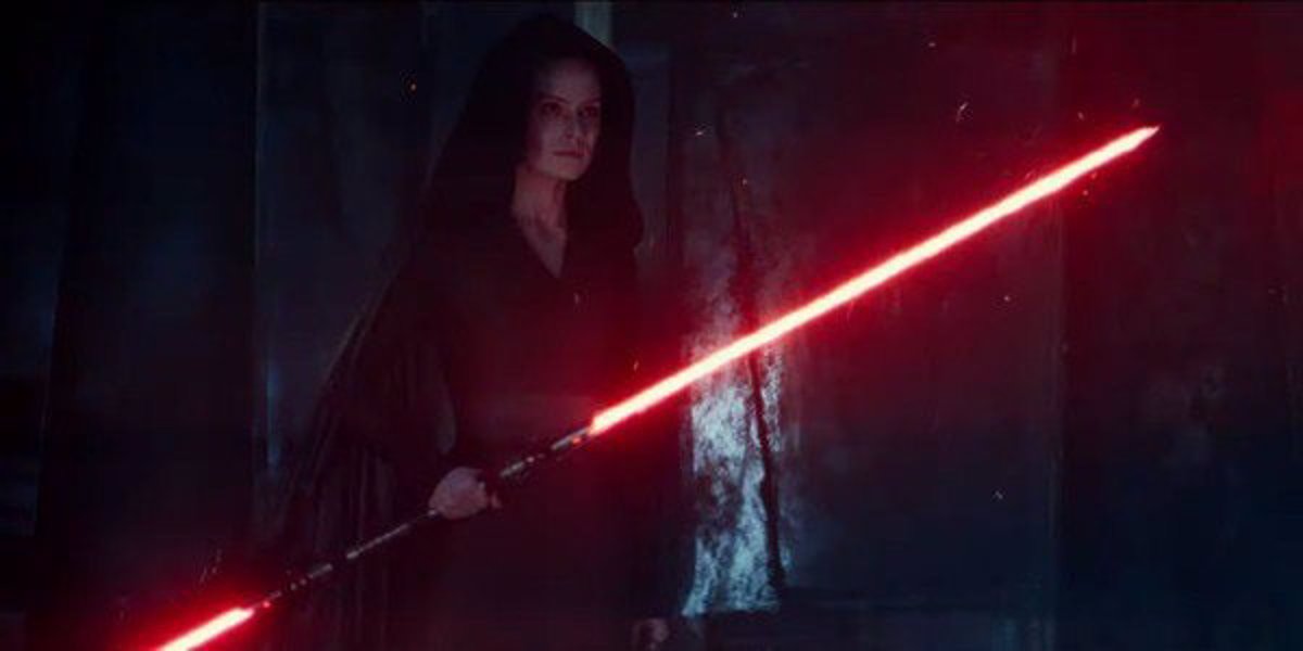 raro tomar el pelo Disciplinario De dónde sale el sable láser de doble filo rojo de Rey en Star Wars 9: El  ascenso de Skywalker?
