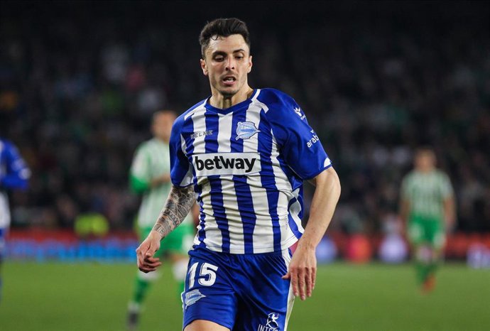 Calleri of Alaves in action during La Liga Spanish championship, , football match between Betis and Alaves, February 17th, in Benito Villamarin Stadium in Sevilla, Spain.