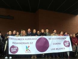 Concentración del Ayuntamiento de Bilbao en repulsa de un intento de agresión sexual