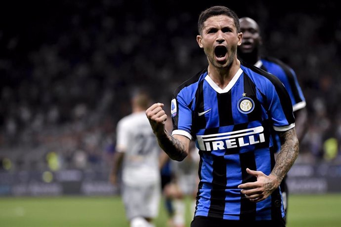 26 August 2019, Italy, Milan: Inter Milan's Stefano Sensi celebrates scoring his side's second goal during the Italian Serie A soccer match between Inter Milan and U.S. Lecce at the San Siro Stadium. Photo: Marco Alpozzi/Lapresse via ZUMA Press/dpa