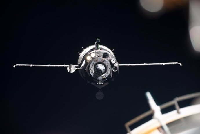 AMP.- Espacio.- La nave espacial rusa Soyuz con el androide 'Fedor' logra acopla