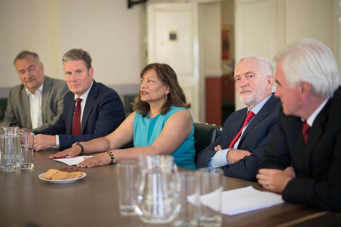 Encuentro de Jeremy Corbyn y miembros del Partido Laborista con diputados de otros partidos opositores