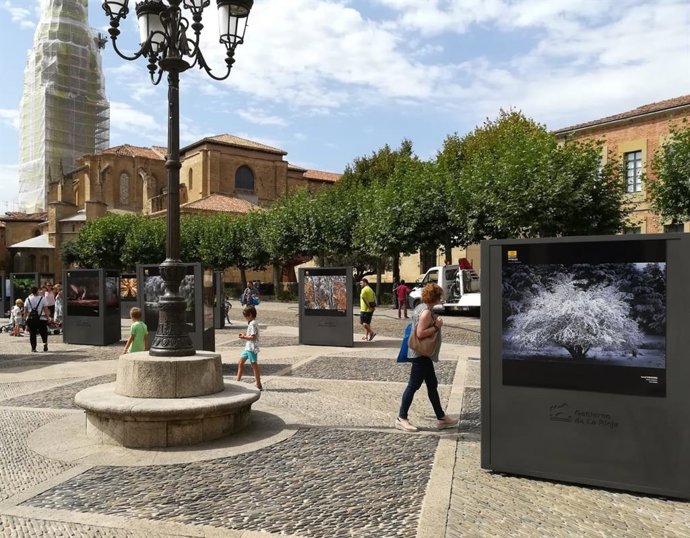 La exposición al aire libre de las fotografías sobre la Naturaleza de La Rioja l