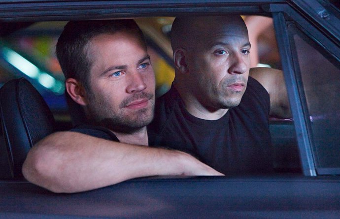 Cody Walker como Brian O'Conner junto a Vin Diesel como Dominic Toretto en Fast & Furious