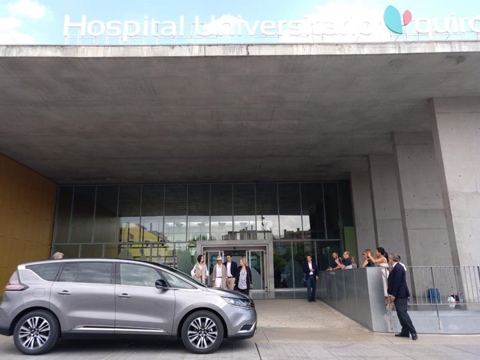 La infanta Elena, sus hijos Froilán y Victoria Federica, y la reina Sofía, salen del Hospital Universitario Quirónsalud de Pozuelo de Alarcón, en Madrid