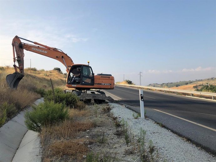 Trabajos de conservación en la carretera A-402