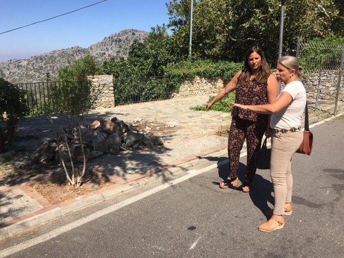 La diputada provincial, Estefanía Brazo, y la teniente de alcalde de Cs en Benaocaz