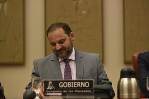 El ministro de Fomento, José Luis Ábalos, comparece en la Comisión de Fomento del Congreso