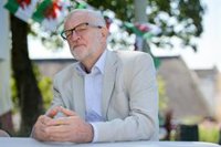 Corbyn escribe a más de cien diputados 'tories' para ofrecerles colaborar frente a Johnson