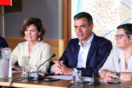 El presidente del Gobierno en funciones, Pedro Sánchez, se reúne con colectivos LGTBI+ en Madrid