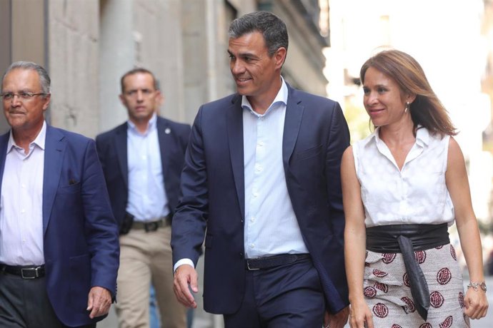 El presidente del Gobierno en funciones, Pedro Sánchez, se reúne con ONG de Cooperación al Desarrollo en el Impact Hub Piamonte de Madrid