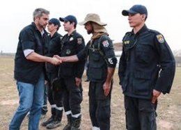 Mario Abdo Benítez recorre las zonas afectadas por los incendios