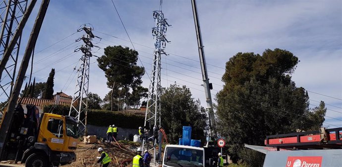 Obras de mejora de la red eléctrica en Sant Cugat del Valls