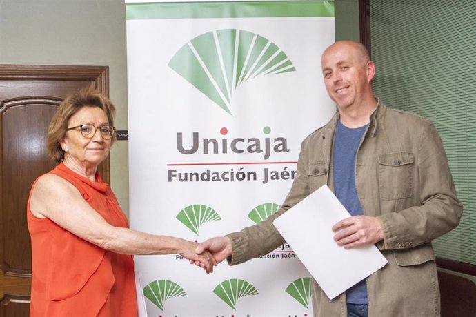 Firma del convenio entre la Fundación Unicaja Jaén y Colectivo Gentes.