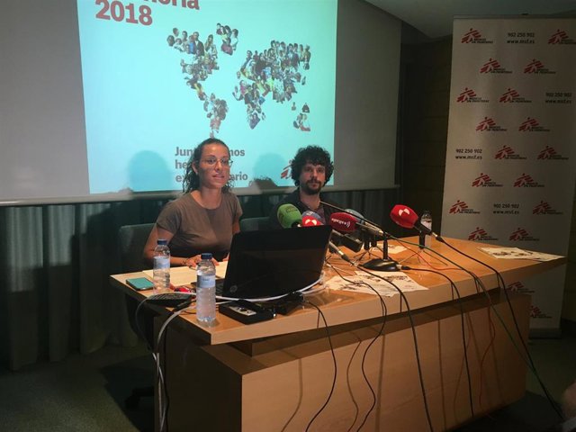 La delegada de MSF para Castilla y León, Ana Tomás, y uno de los cirujanos de MSF Javier Atienza