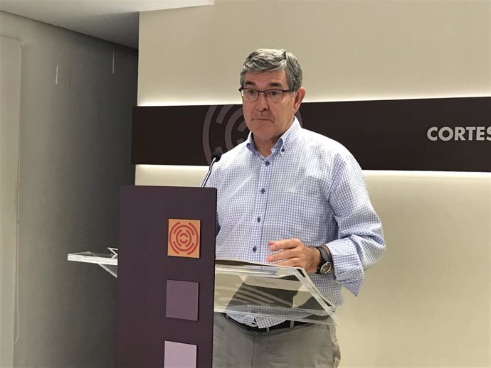 El portavoz del grupo parlamentario socialista de las Cortes de Aragón, Vicente Guillén