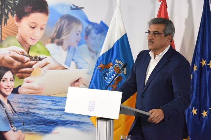 El vicepresidente del Gobierno de Canarias y consejero de Hacienda, Presupuestos y Asuntos Europeos, Román Rodríguez
