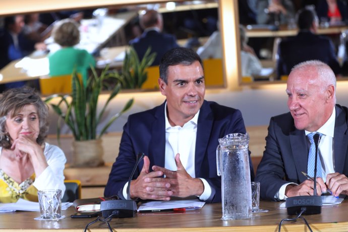 Sánchez se compromete a "institucionalizar" en Moncloa las reuniones con la sociedad civil si vuelve a ser presidente