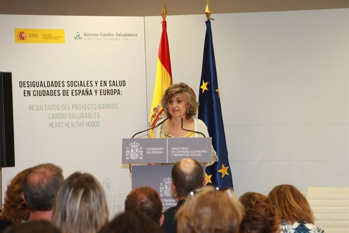 La Ministra de Sanidad, Consumo y Bienestar Social en funciones, María Luisa Carcedo, ha inaugurado la jornada Desigualdades sociales y en salud en ciudades de España y Europa en el ministerio.