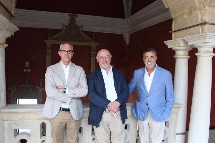 Emilio Lara, Juan Eslava Galán y Jesús Maeso, escritores jiennenses