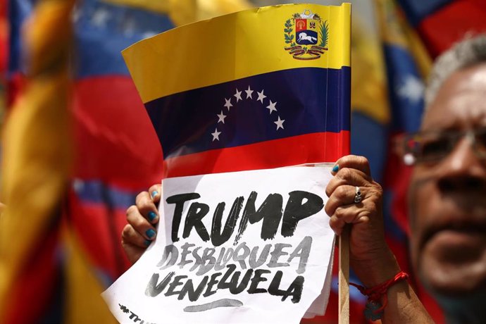 Defensores del Gobierno de Nicolás Maduro se manifiestan en Caracas