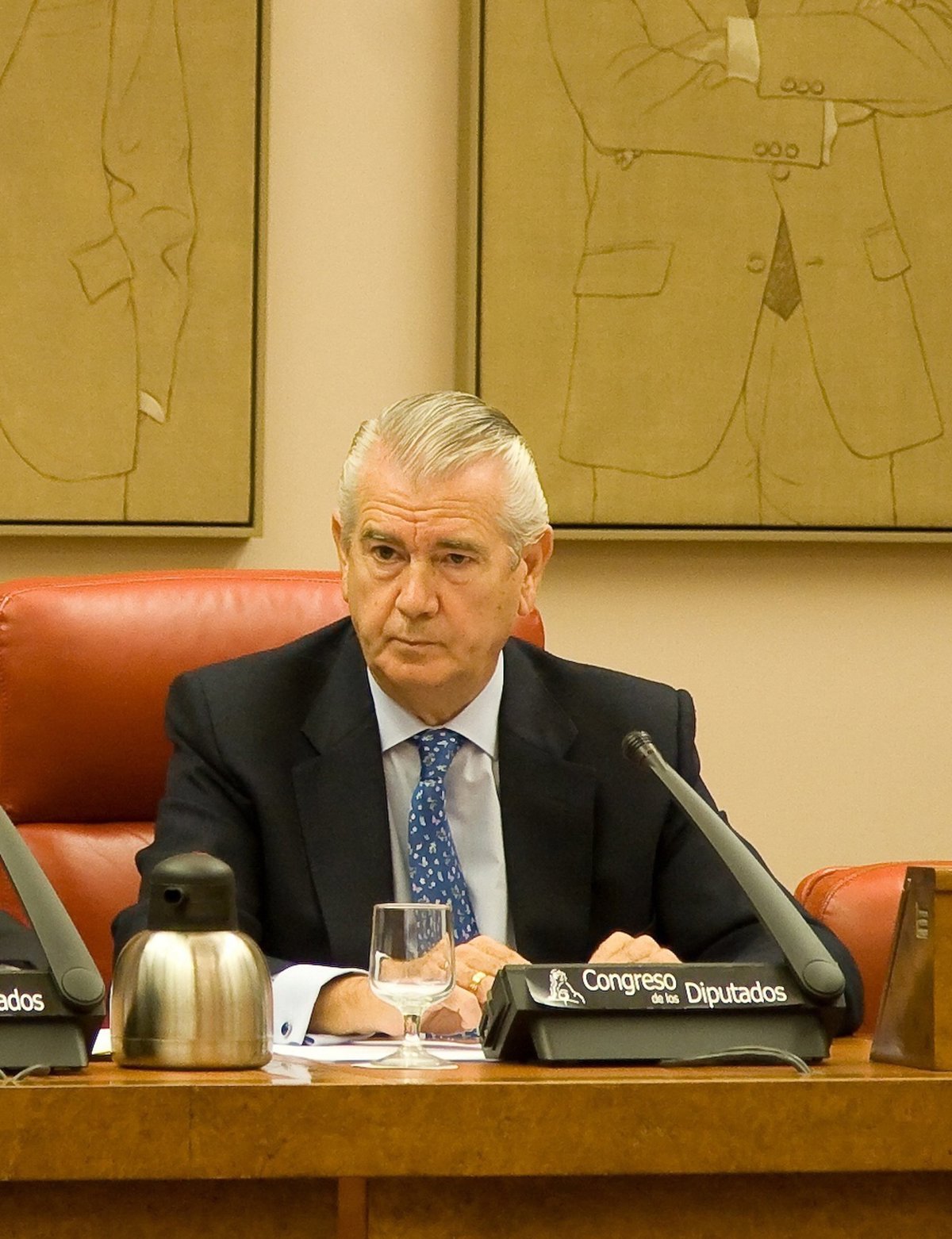 El expresidente de Aragón, Santiago Lanzuela, ingresado en la UCI por