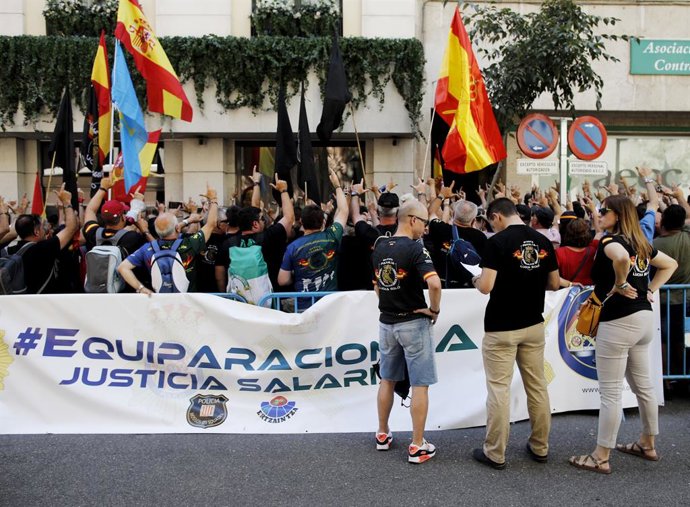 Protesta de Jusapol ante el Ministerio del Interior.