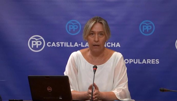 La diputada del PP en las Cortes regionales Ana Guarinos en rueda de prensa