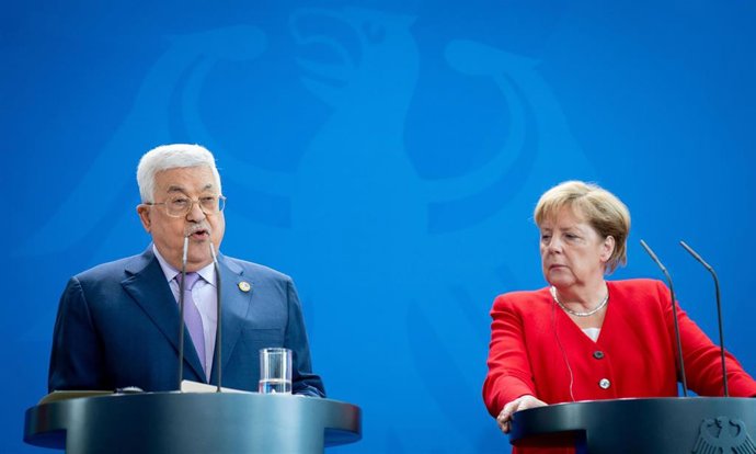 Angela Merkel y Mahmud Abbas