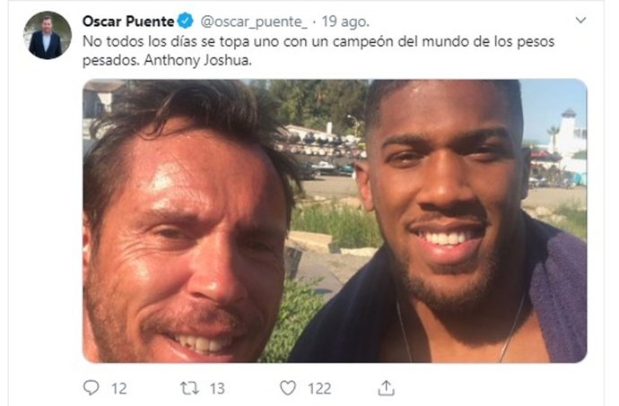 Tuit en el que Óscar Puente aparece junto a Anthony Joshua.