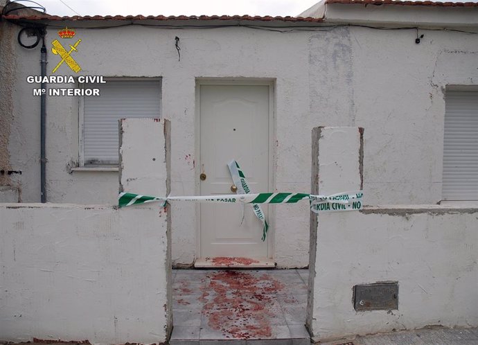 Imagen de la entrada de la vivienda, ensangrentada, todo el individuo entró a robar y golpeó en reiteradas ocasiones al dueño, en San Javier