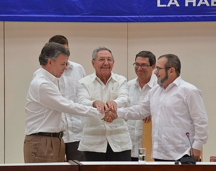 Colombia.- Santos reclama "contundencia" contra los desertores pero defiende que